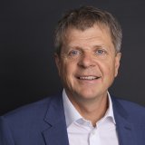 Lors de l'assemblée des délégués à Rüschlikon (ZH) samedi, le président des Vert'libéraux Jürg Grossen a demandé à chaque membre du parti de s'engager (Photo d'archives).